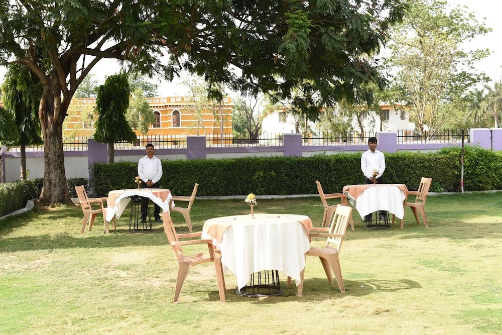 Hotel Lumbini International Bodh Gaja Zewnętrze zdjęcie